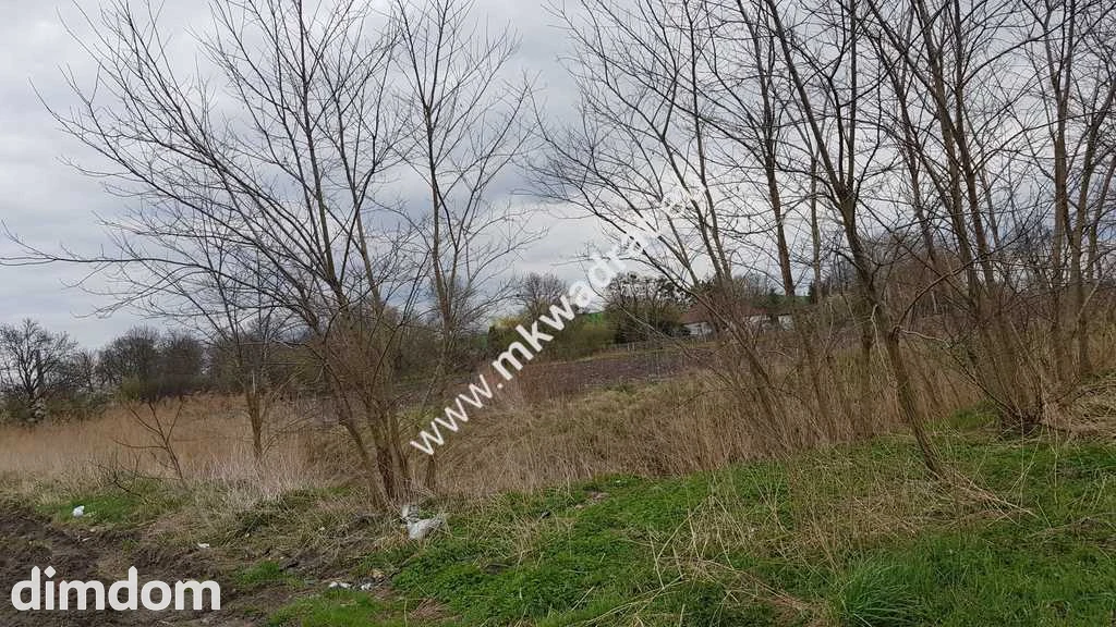 Działka budowlana 1002 m² z MPZP, media w drodze