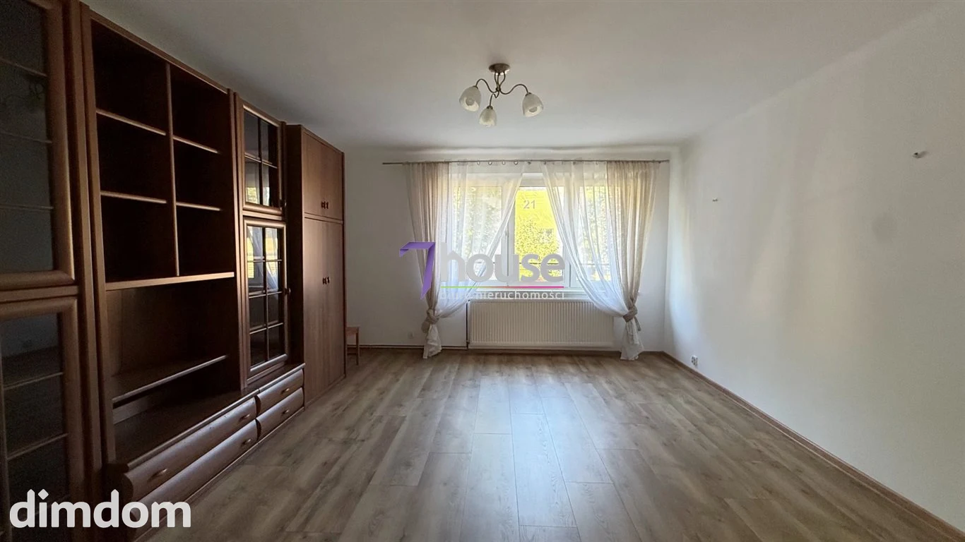 Na wynajem funkcjonalne mieszkanie o powierzchni 35 m², położone w Bytomiu - dzielnica Stroszek ul. Tysiąclecia. Lokal składa się z przestronnego salonu, osobnej kuchni, łazienki z toaletą oraz przed… - 4