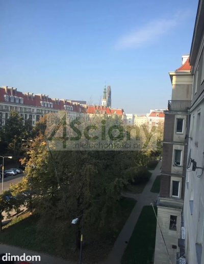 Do  sprzedaży mieszkanie przy Al. Wyzwolenia w kamienicy z 1952 roku. Mieszkanie ma 34 m², znajduje…