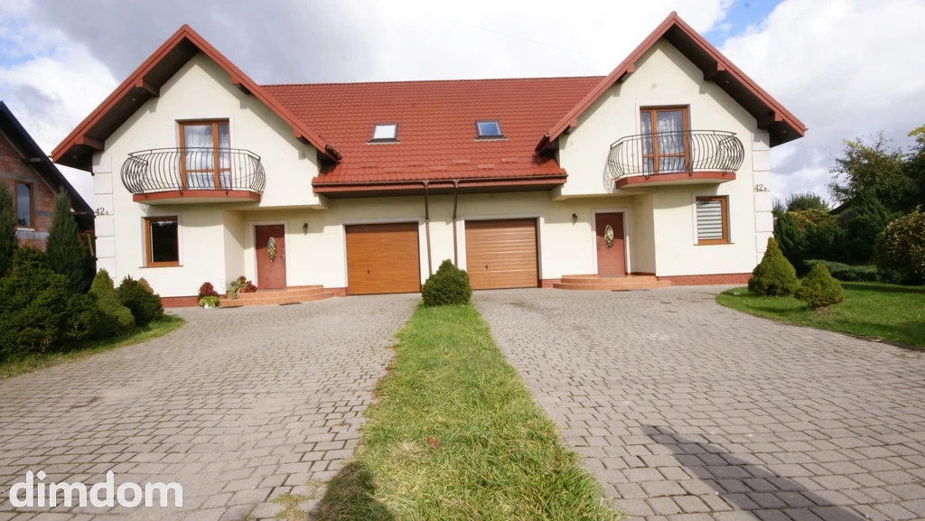 Dom z garażem i pięknym ogrodem – Piotrowice