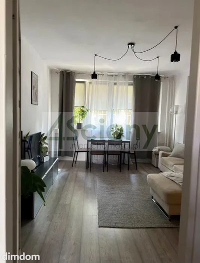 2-pokojowe mieszkanie o pow. 42 m² położone na parterze w 3 piętrowym bloku z 1951 roku .
