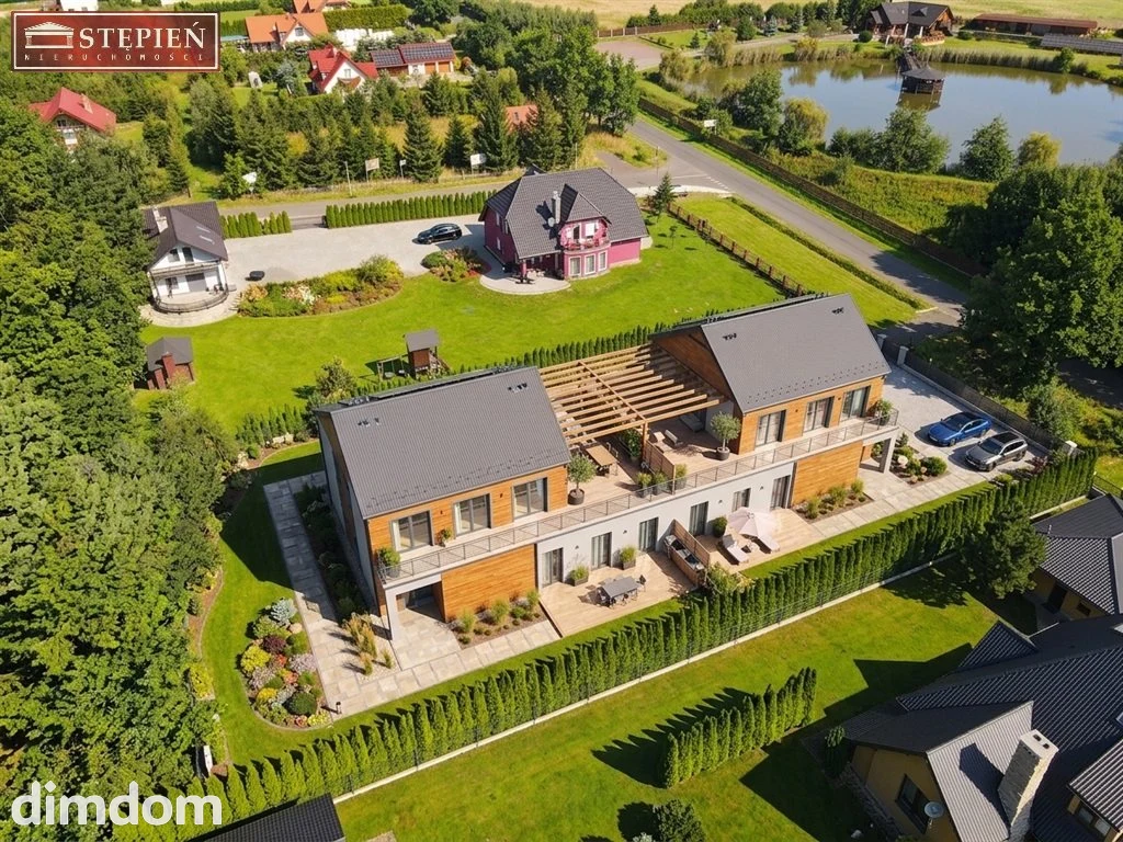 Dom w zabudowie bliźniaczej Dziwiszów.