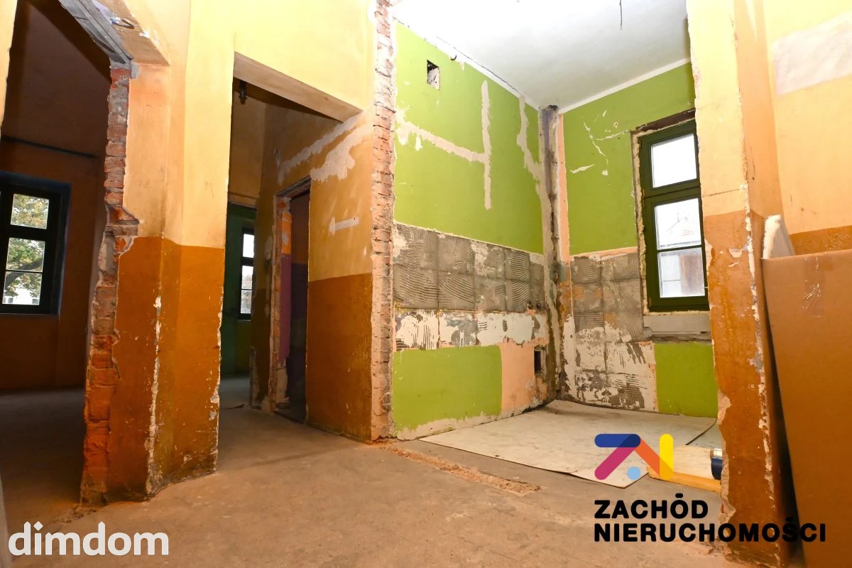 Lokal biurowy lub mieszkanie w centrum Zielonej Góry - Plac Słowiański, 61,31 m Wyjątkowa nieruchomość w kamienicy z potencjałem na mieszkanie, siedzibę firmy lub inwestycję pod wynajem! - 2