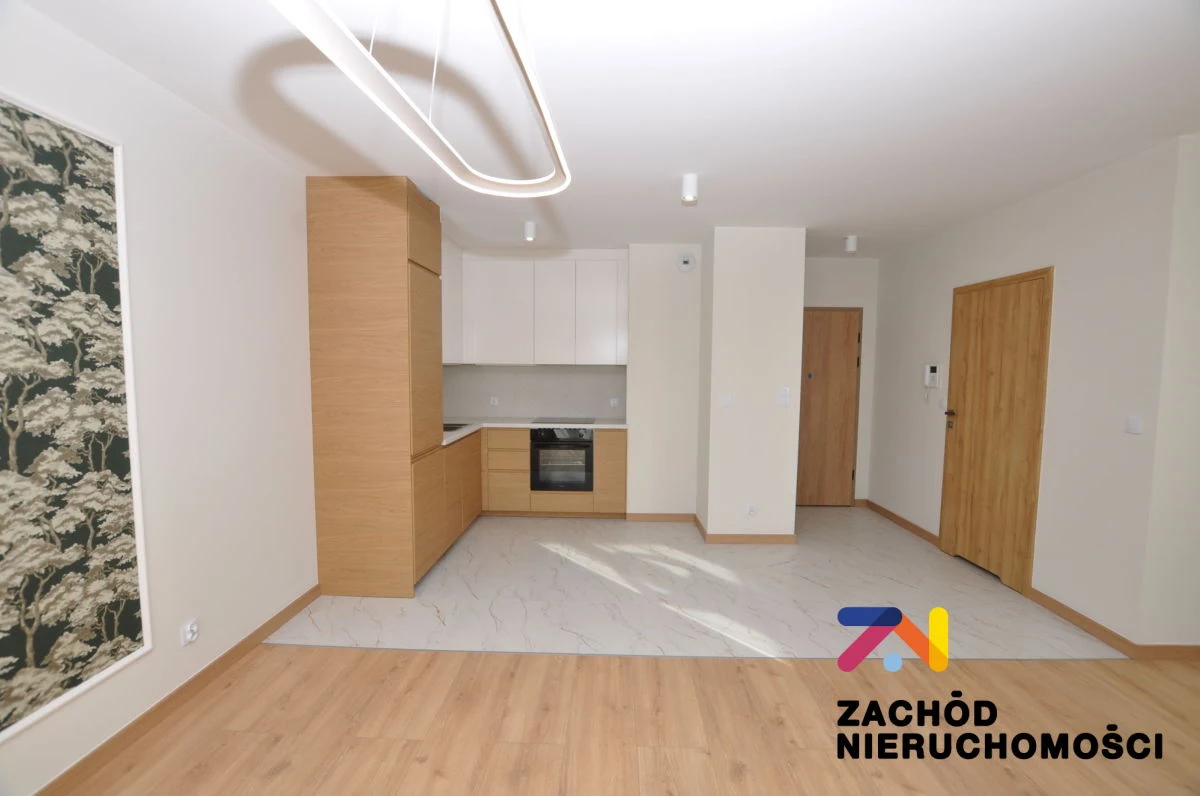 Na sprzedaż bardzo atrakcyjna, jasna i ustawna kawalerka o powierzchni ok. 35 m2, usytuowana na 4 piętrze nowoczesnego apartamentowca z 2026 roku zlokalizowanego przy ul. Krętej. Do mieszkania przyna…