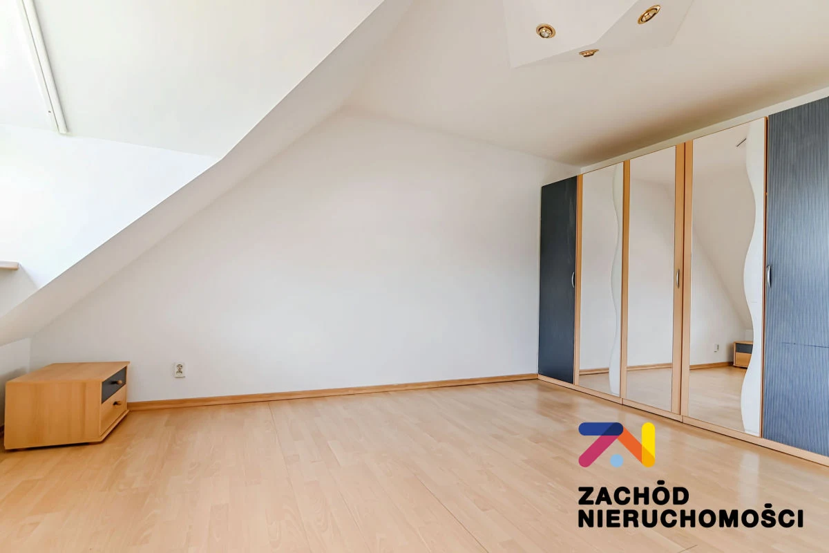 Przedstawiamy Państwu wyjątkową ofertę - jasne, przestronne i funkcjonalne trzy pokoje mieszkanie o powierzchni 65,10 m2 usytuowane na 3 piętrze w niskim, trzypiętrowym budynku. To doskonała propozyc… - 3