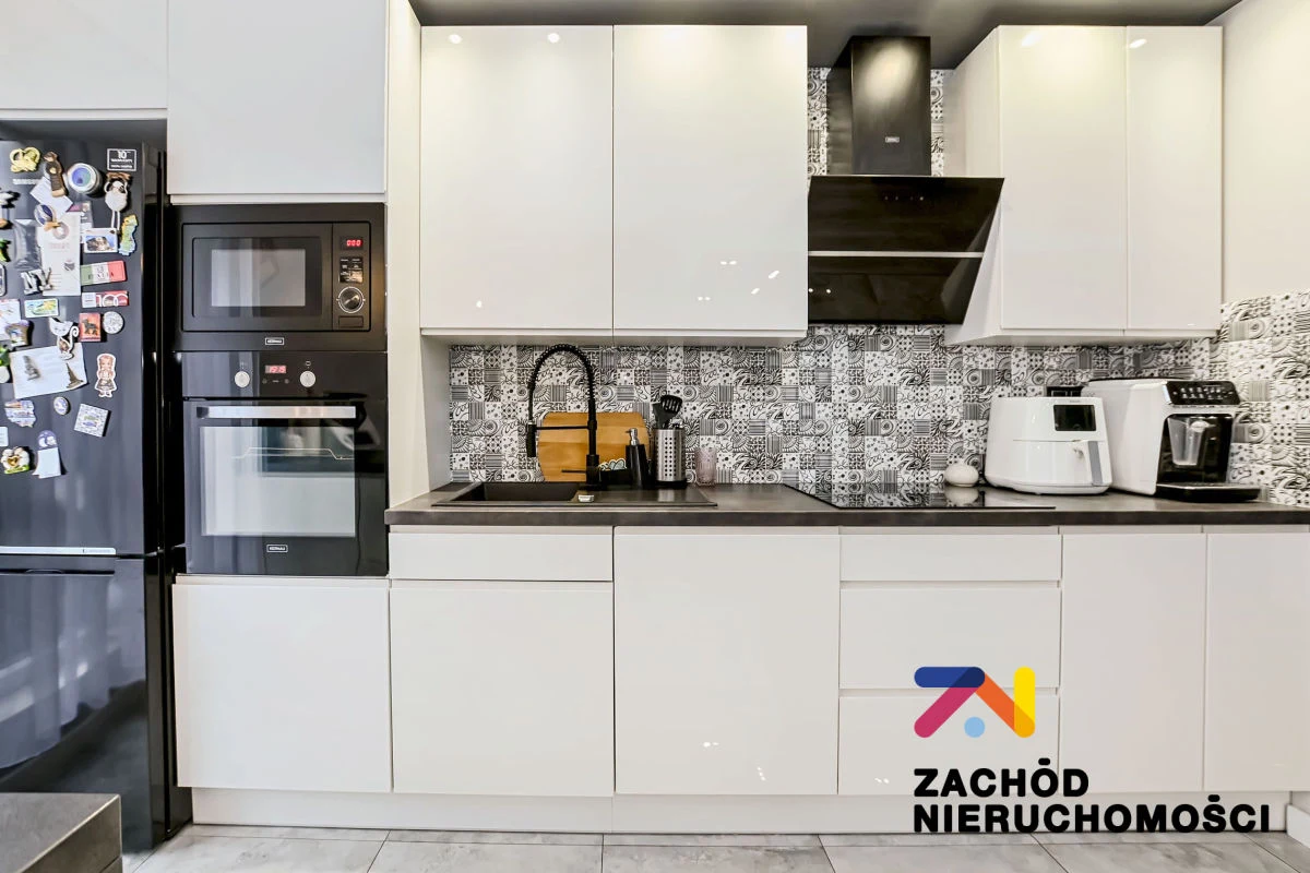 Na sprzedaż atrakcyjne, przestronne, jasne i ustawne mieszkanie 3 pokojowe o powierzchni 77 m2 usytuowane na parterze niskiego apartamentowca z windą i halą garażową zlokalizowanego przy ul. Emilii P… - 4