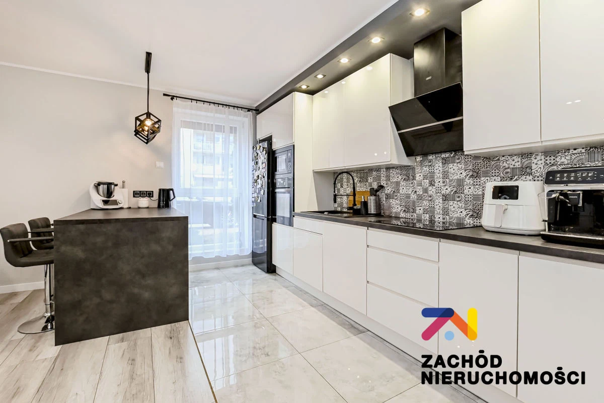 Na sprzedaż atrakcyjne, przestronne, jasne i ustawne mieszkanie 3 pokojowe o powierzchni 77 m2 usytuowane na parterze niskiego apartamentowca z windą i halą garażową zlokalizowanego przy ul. Emilii P… - 5
