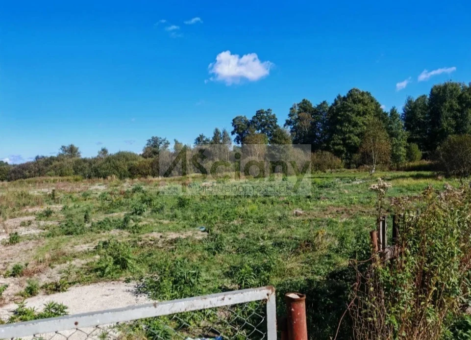 Na sprzedaż działka budowlana o wymiarach 37 x 41 m w bliskim sąsiedztwie Rezerwatu Łęgi Czarnej Strugi. W cichej i zielonej części Białołęki, do pętli autobusowej 1,5 km.