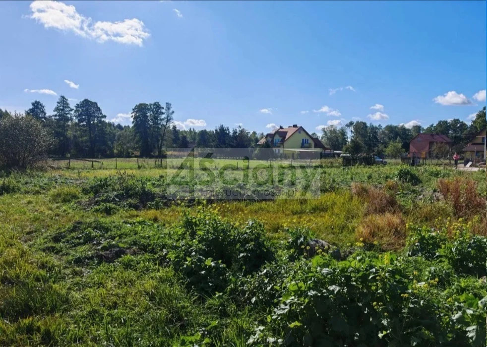 Na sprzedaż działka budowlana o wymiarach 37 x 41 m w bliskim sąsiedztwie Rezerwatu Łęgi Czarnej Strugi. W cichej i zielonej części Białołęki, do pętli autobusowej 1,5 km. - 3