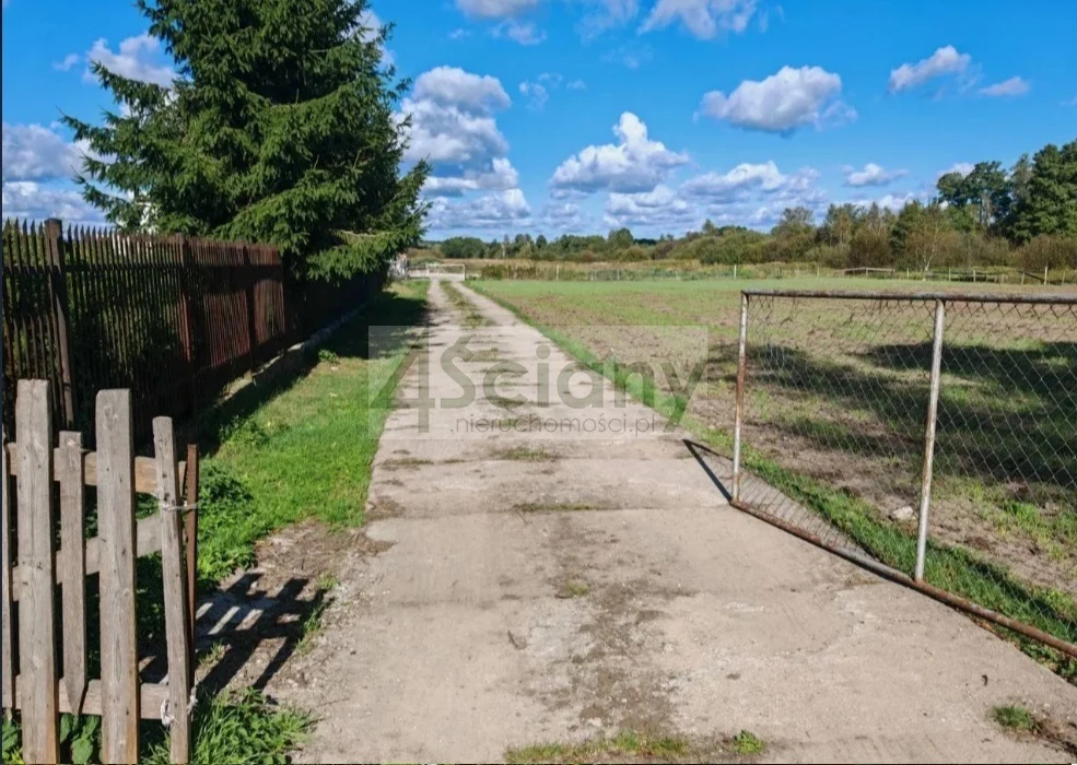 Na sprzedaż działka budowlana o wymiarach 37 x 41 m w bliskim sąsiedztwie Rezerwatu Łęgi Czarnej Strugi. W cichej i zielonej części Białołęki, do pętli autobusowej 1,5 km. - 4