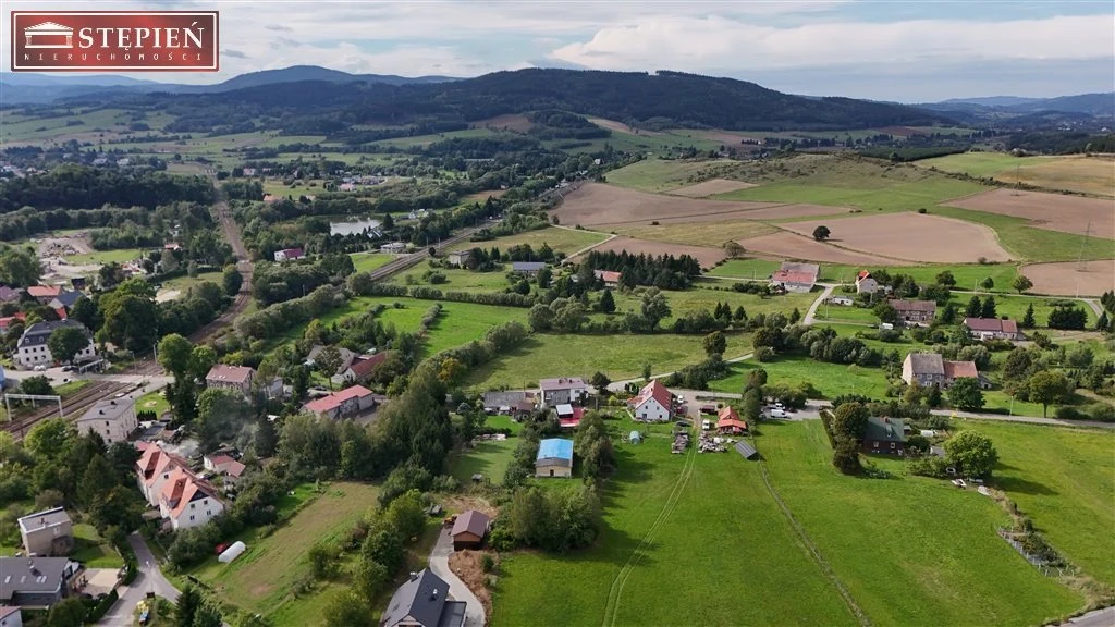 Działka 1626 m² z budynkiem mieszkalnym do remontu