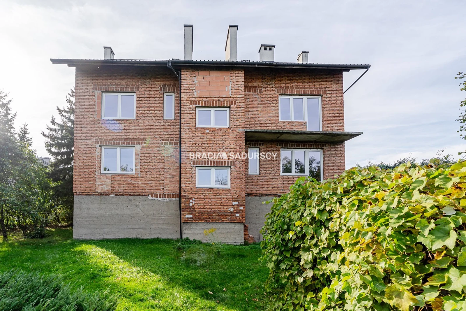 budynek| 409,95 m² |  działka 1056 m² | inwestycja - 3
